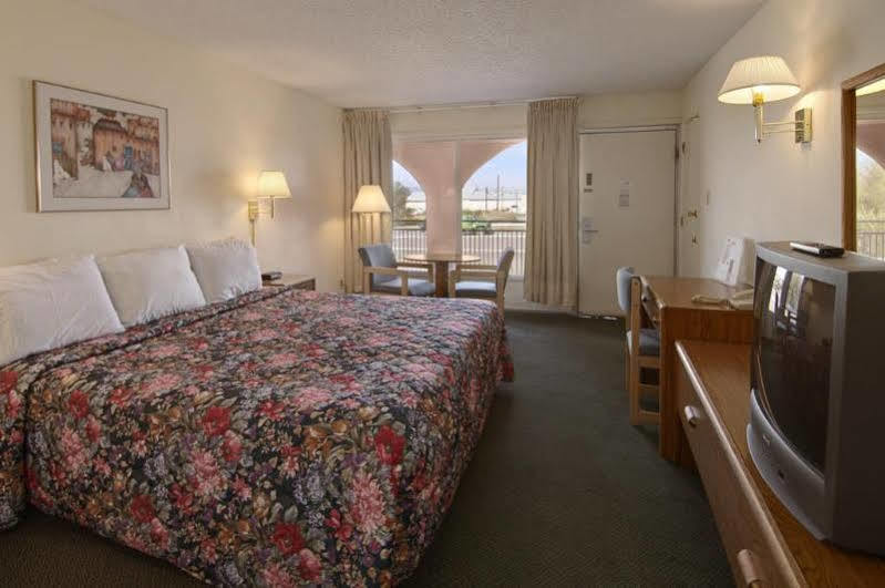 Days Inn By Wyndham Socorro Esterno foto